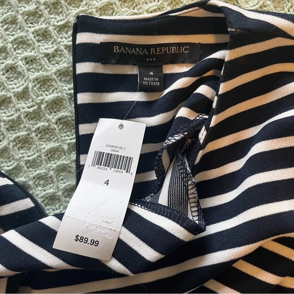 NWT Banana Republic Ruffle Sleeve Dress Size 4 Navy and White Stripped - Picture 6 of 11